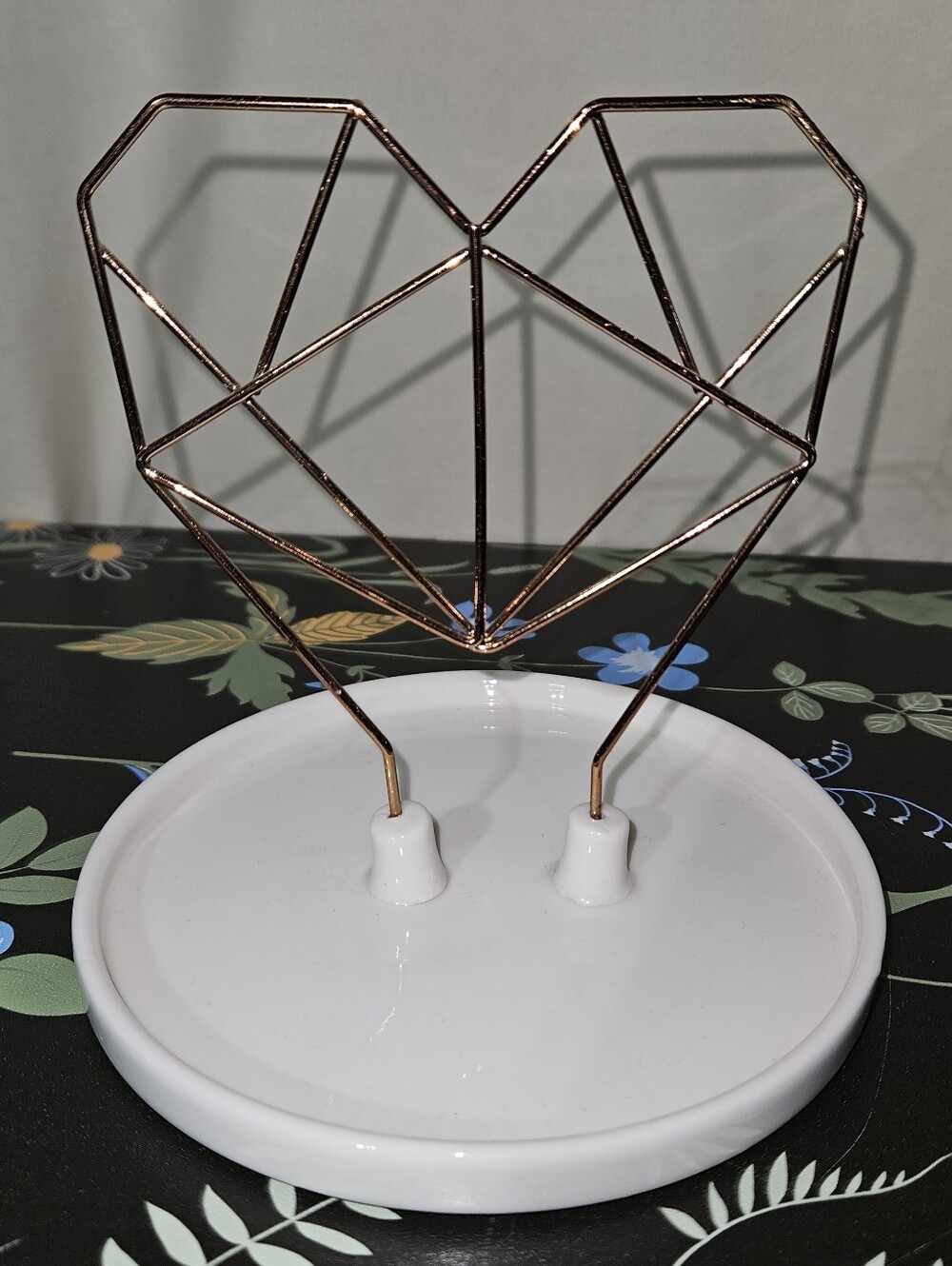 Geometric Heart Jewelry Stand in Gold and White